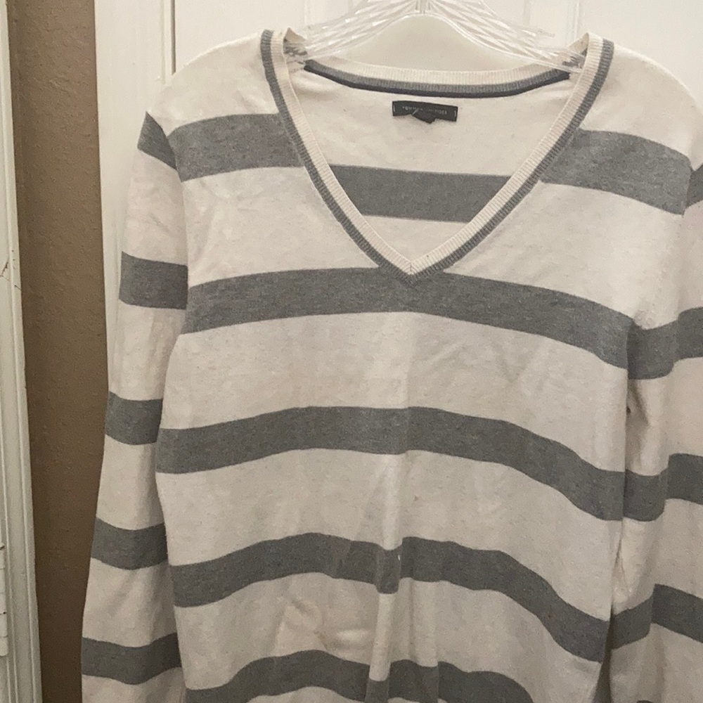 FINAL MARKDOWN Tommy Hilfiger sweater large
